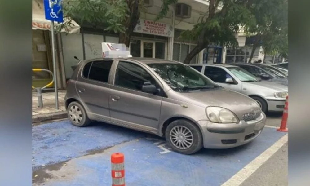 «Τρέλανε» τους πάντες εκπαιδευτής οδηγός στη Θεσσαλονίκη που πάρκαρε σε θέση για ΑμεΑ